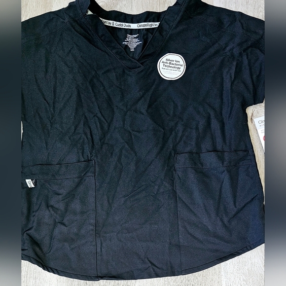 Small ClimateRight by Cuddl Duds Scrub Top - Picture 2 of 4